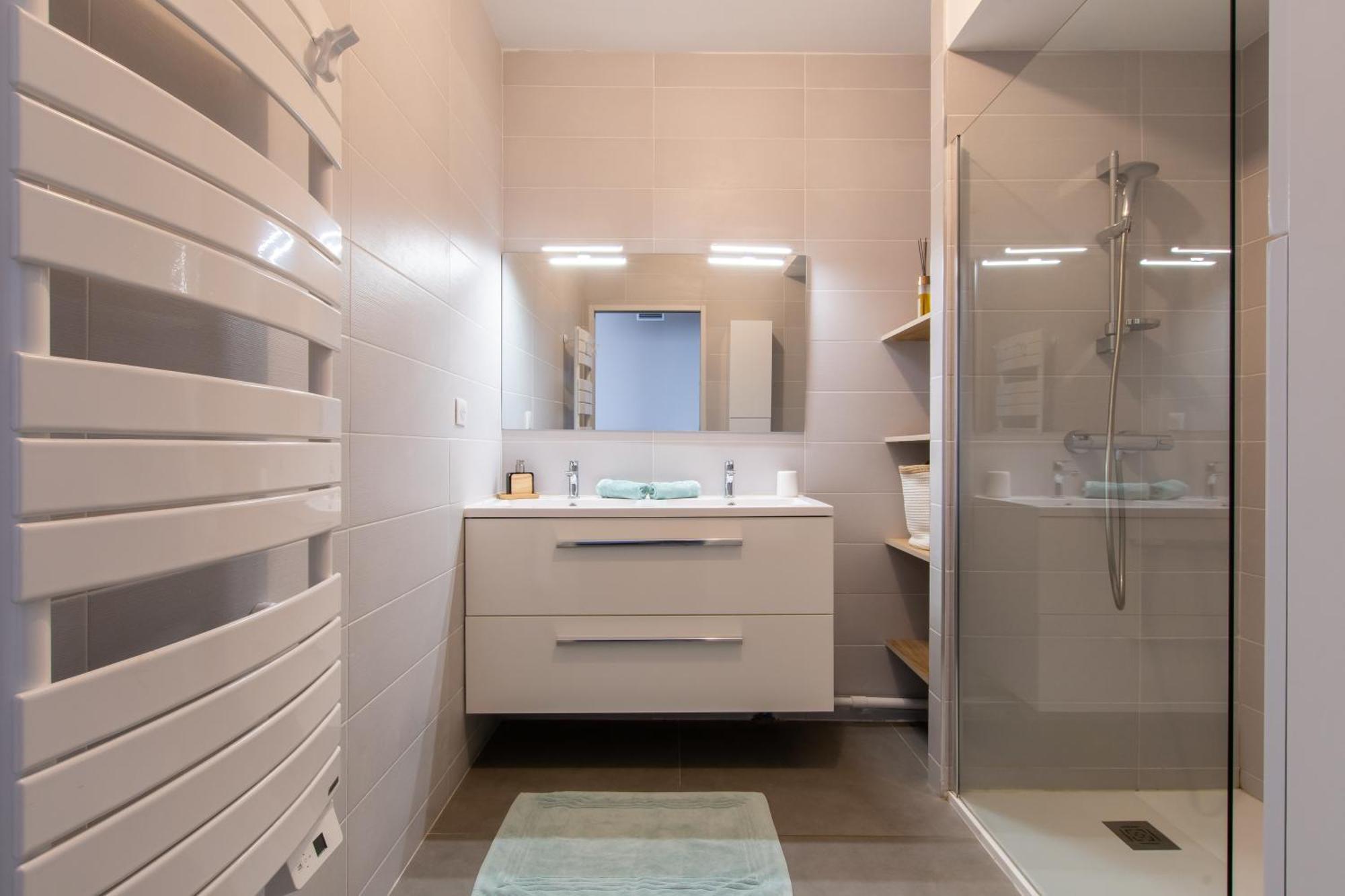 Luxury Mind Vue Exceptionnelle Pied Dans L'Eau Parkings Prives 2 Places Climatisation Hyper Centre Logement D'Exception La Grande-Motte Esterno foto
